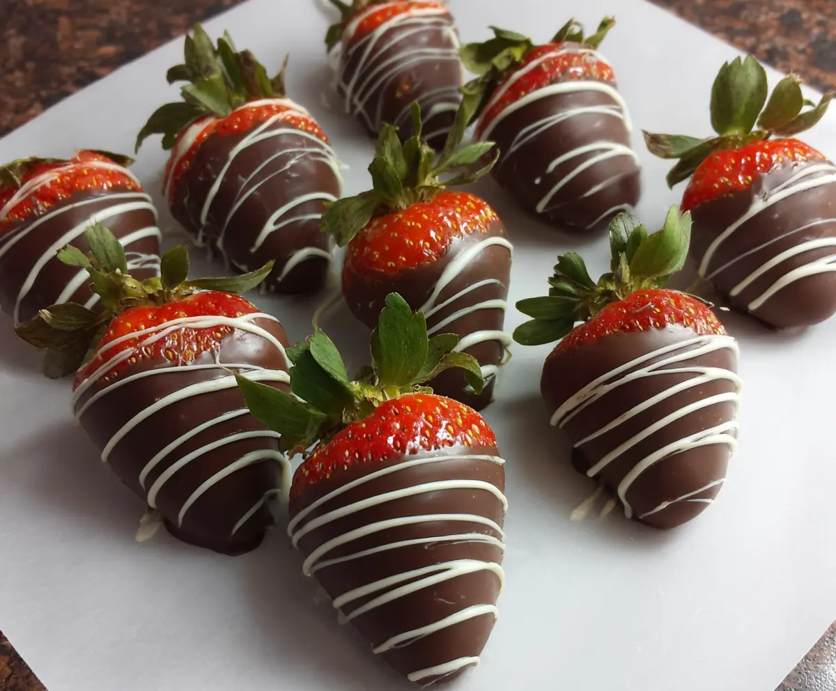 Easy Chocolate Covered Strawberries